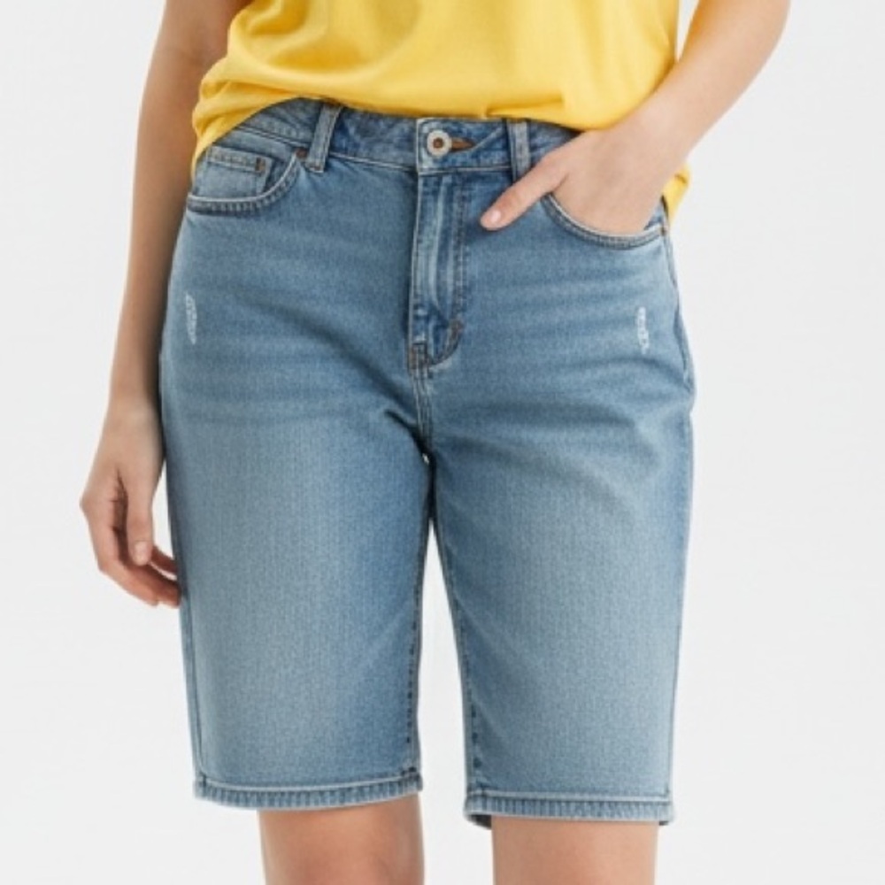 Lauren Jean Co. Classic Distressed Bermuda Denim Shorts | Size 10